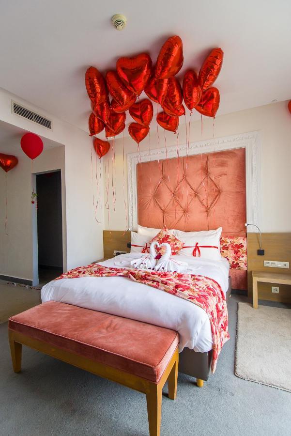 Mandarin Palace Hotel & Spa Танжер Экстерьер фото A bedroom decorated for Valentine's Day